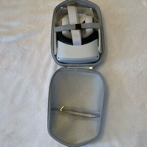 Meta Oculus Quest 2 Virtual Reality Heaseat with case